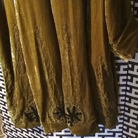 50''/52'' around under arm chest measurements, Velvet Coat - Picture 4 of 8